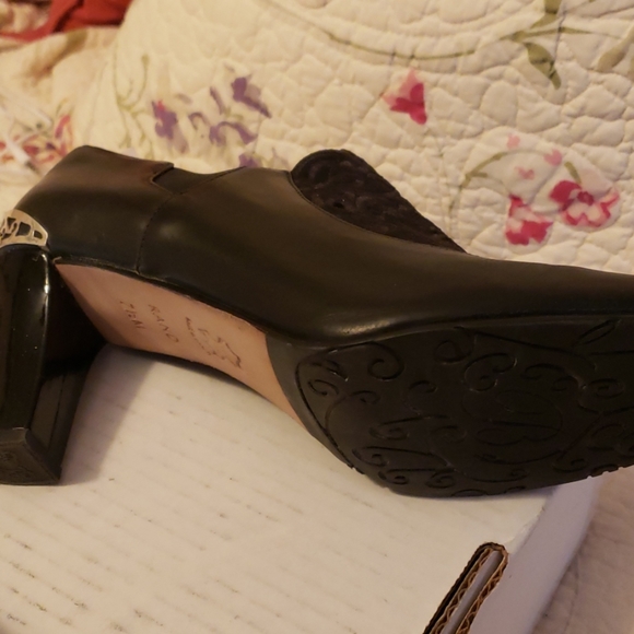 Brighton Heels - Picture 1 of 3